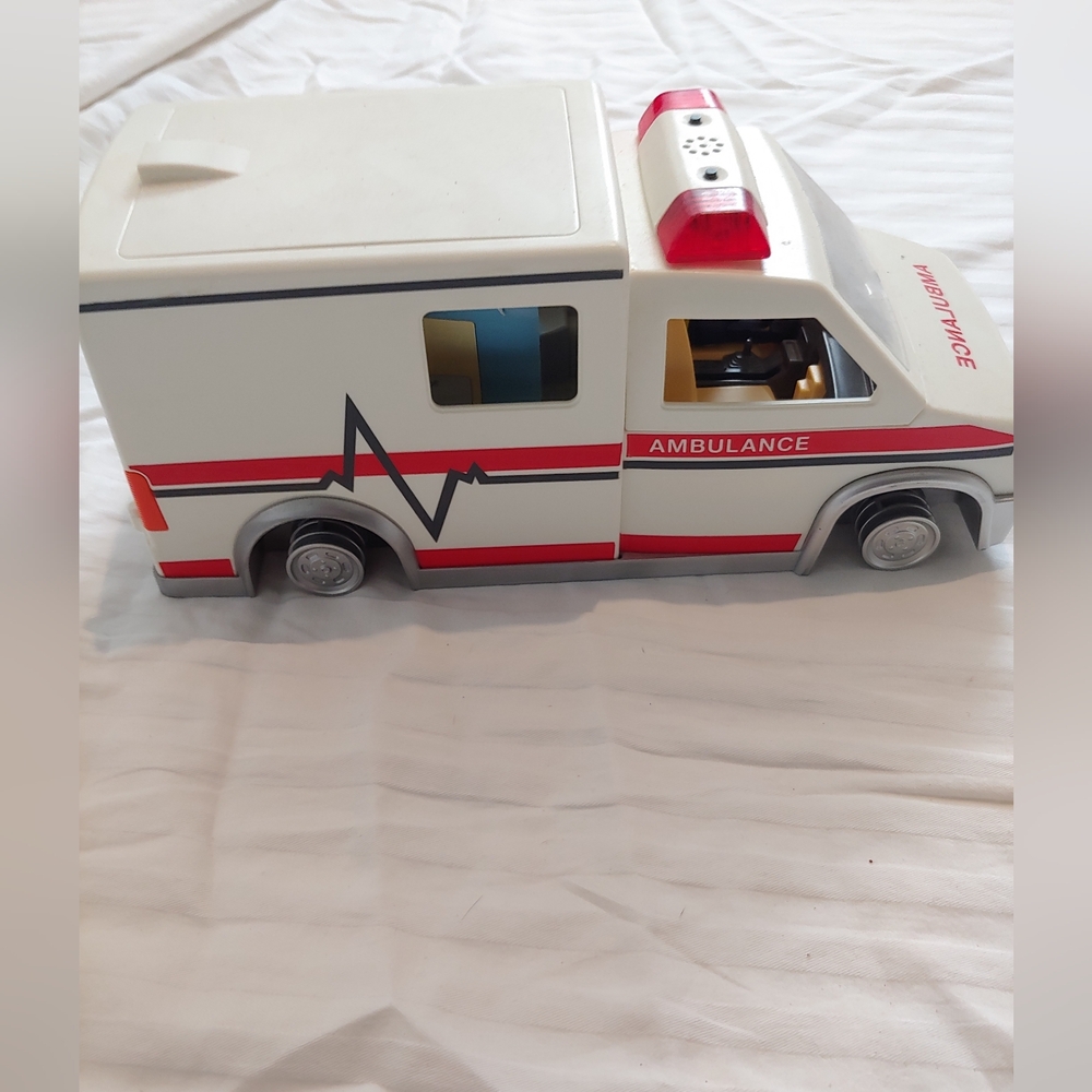 PLAYMOBIL * RESCUE AMBULANCE * NEARLY COMPLETE * SIRENS * LIGHTS ๐ - Picture 14 of 14